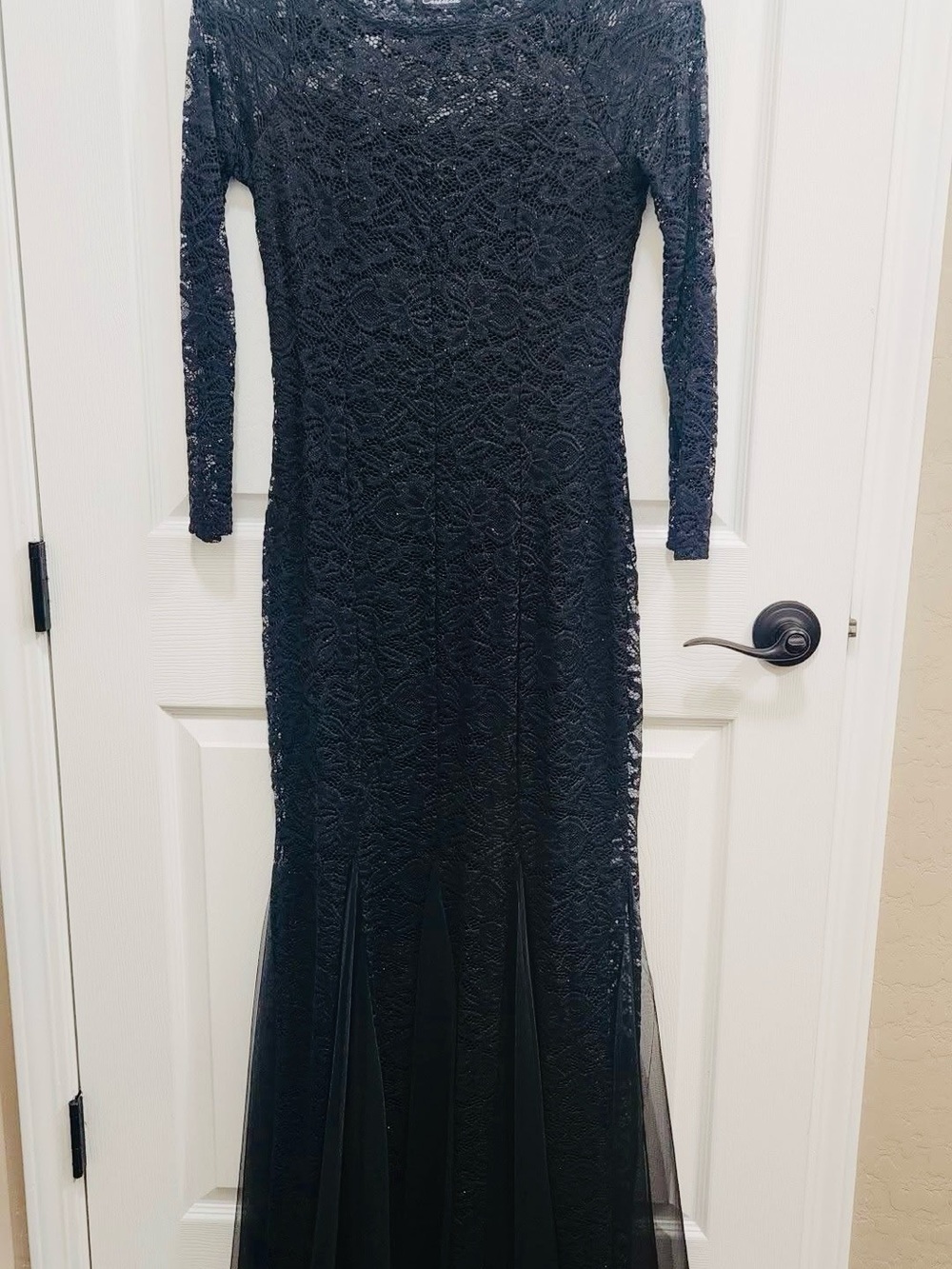 Vintage Black Long Sleeve Lace Mermaid Evening Dress